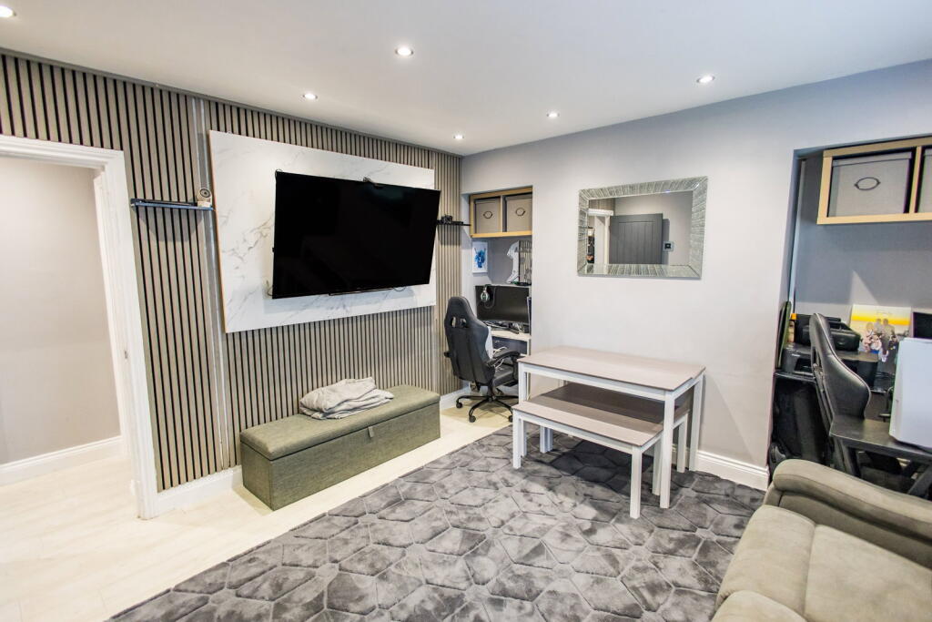 Apartment in Romford - View 4