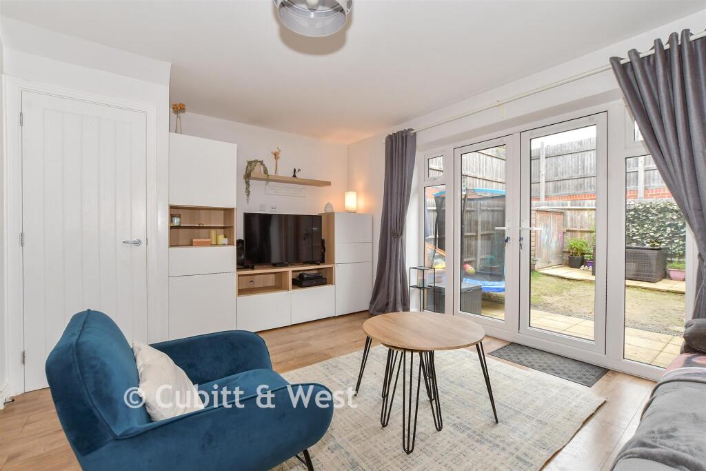 House in Horsham, Pulborough - More