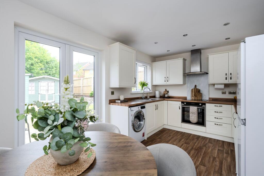 House in Pontarddulais - More
