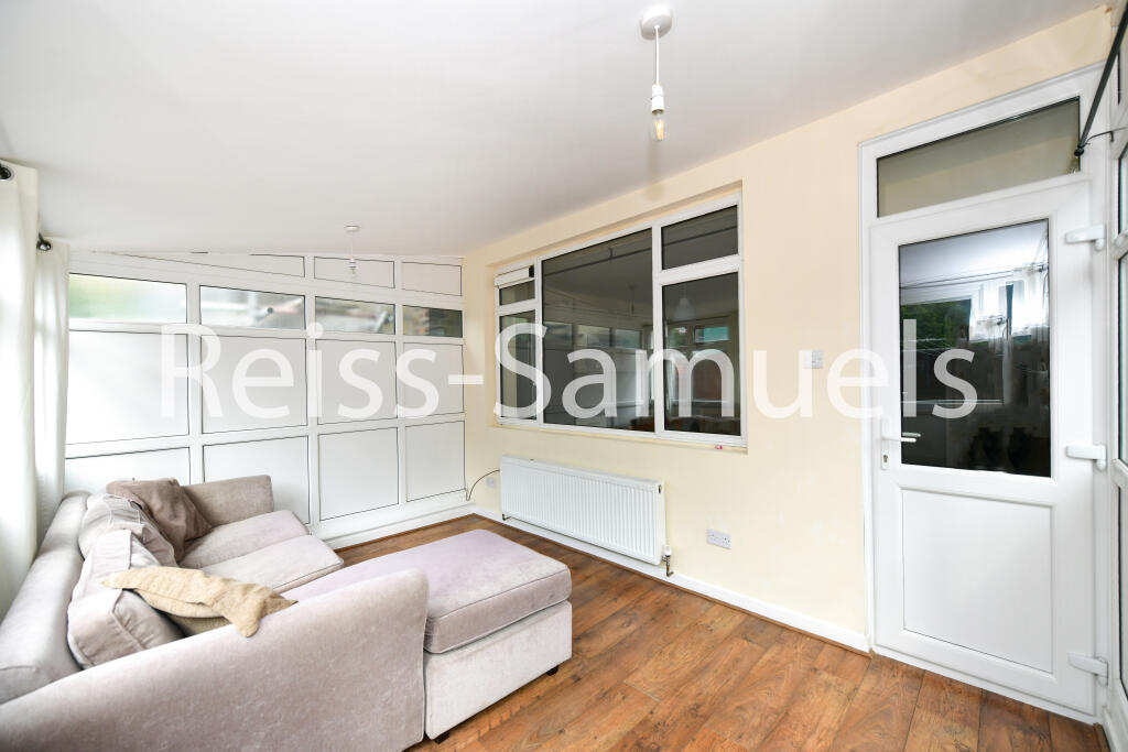 4 bedroom maisonette for rent