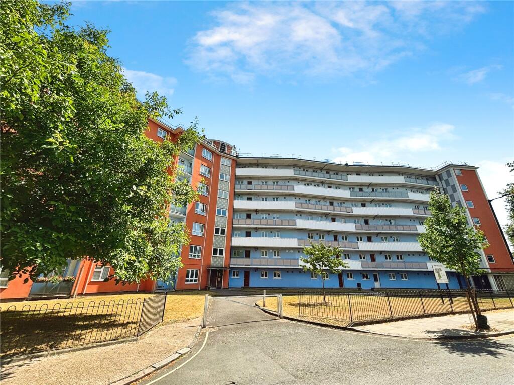 2-bed flat on Aspinden Road, London, SE16, £250,000