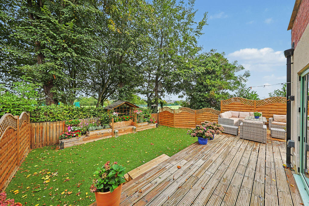 House in Chesterfield, Derbyshire - View 4