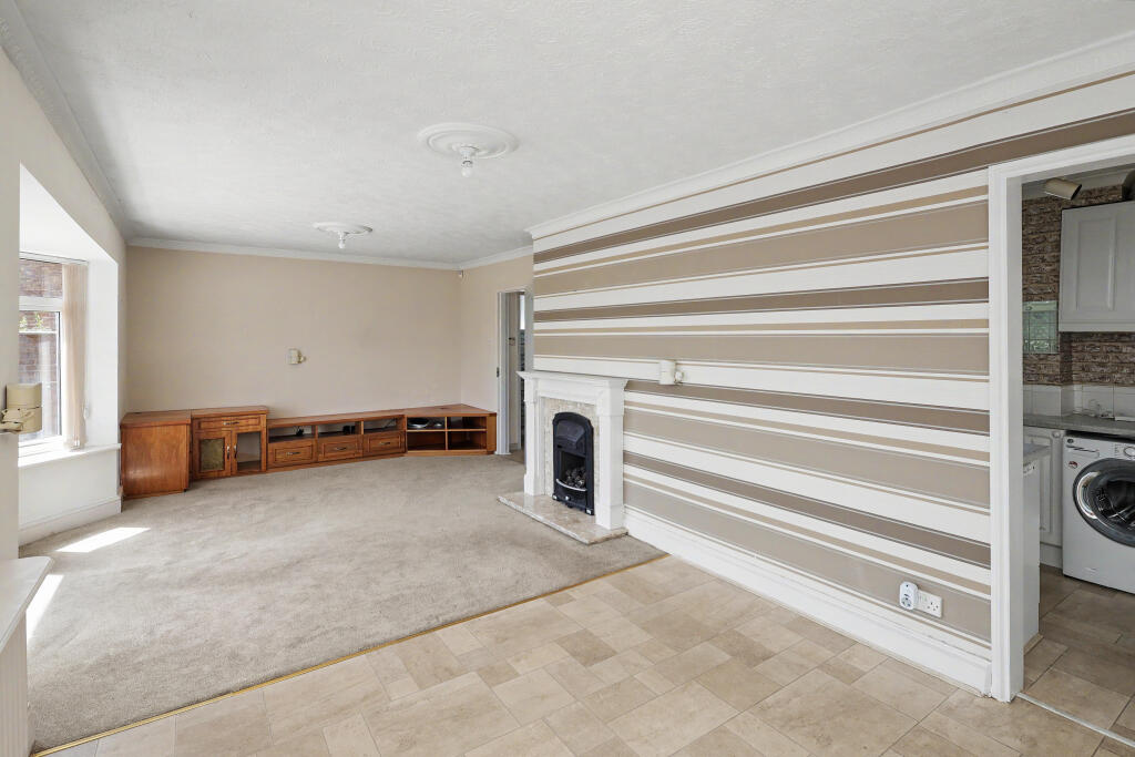 House in Southend-on-Sea - More