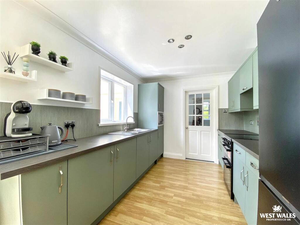 Cromwell Drive, Redberth, Tenby – další