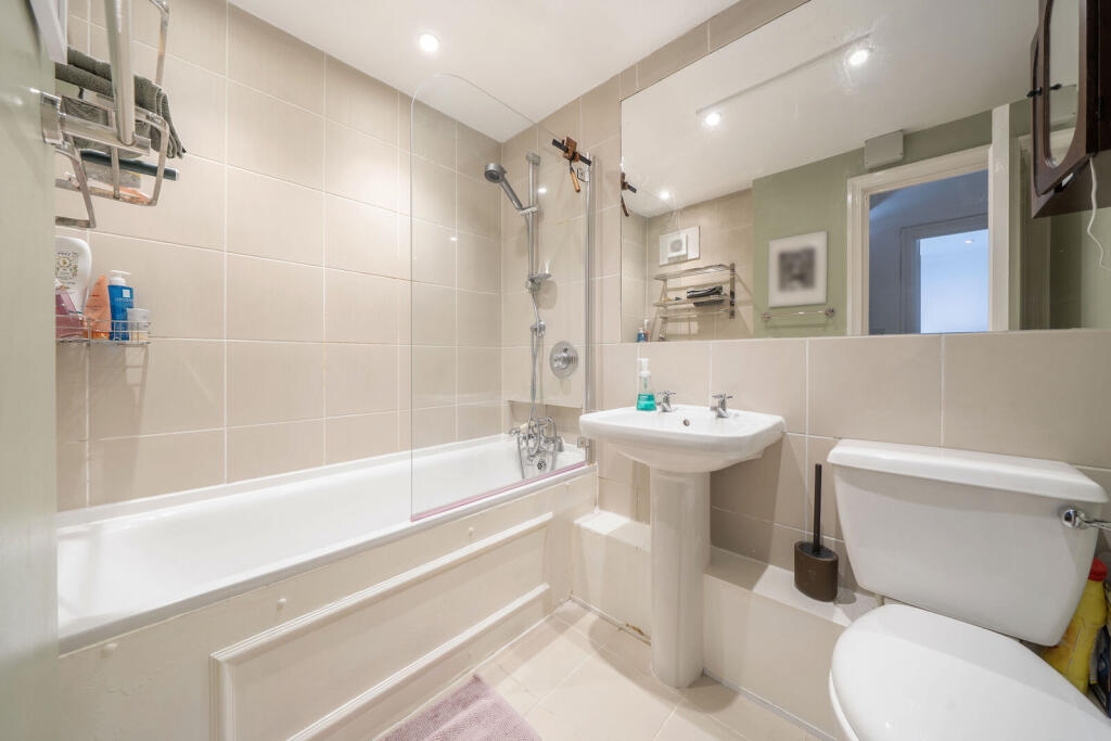 Apartment in London - View 5