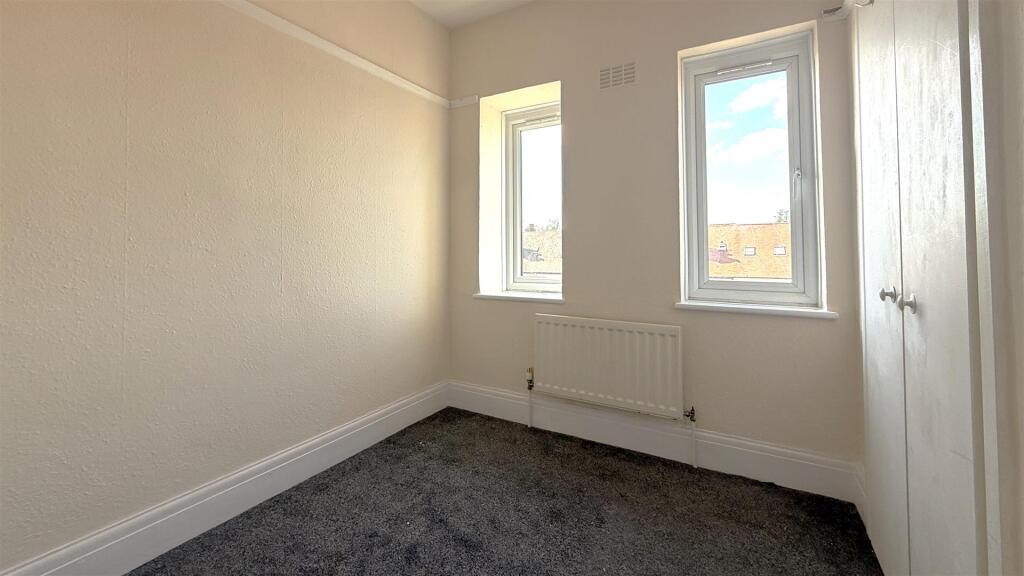 Apartment in Southall - More