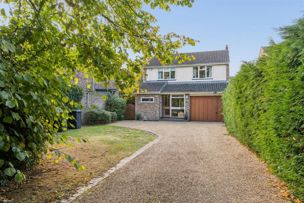4-bed detached on Hitchin Road, Shefford, £575,000