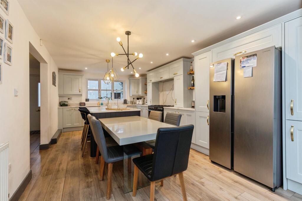 The Causeway, Coalpit Heath, Bristol photo 3