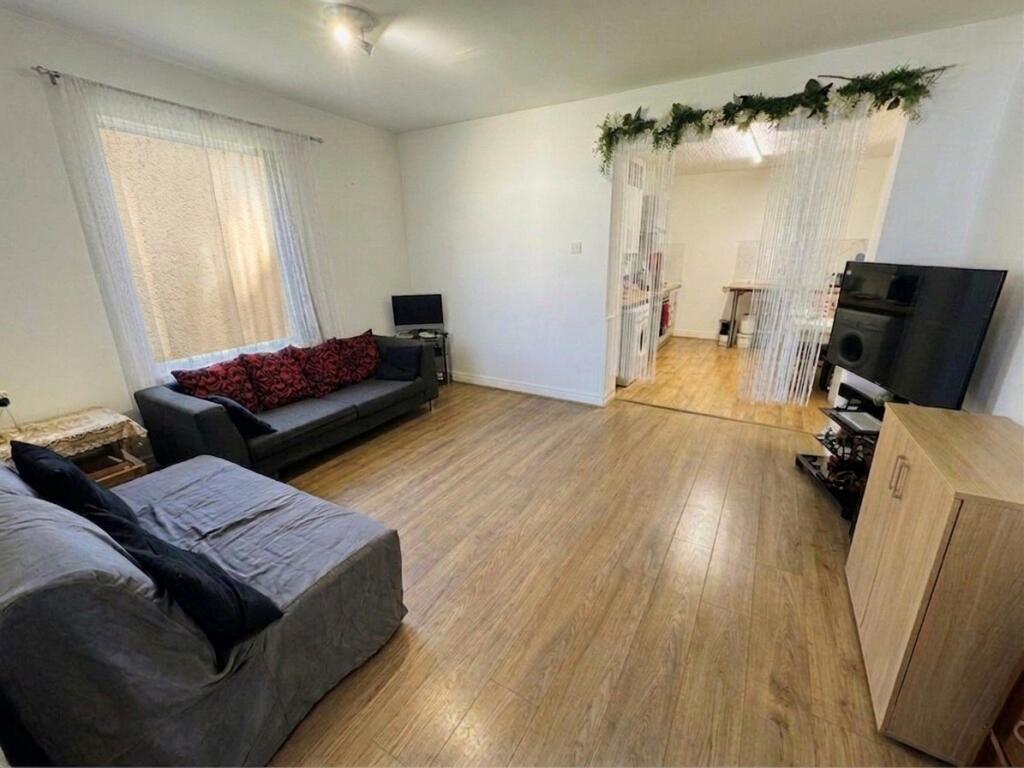 House in London - View 2