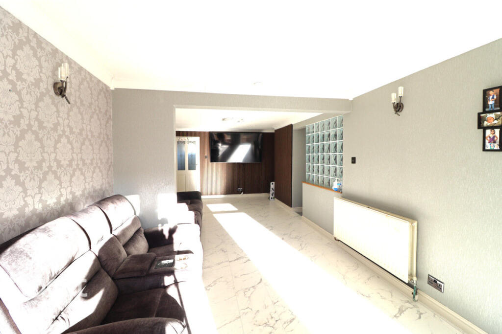 Main image of property: Quilters Straight, BASILDON