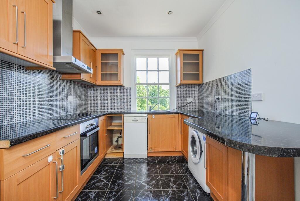 Apartment in Slough, Farnham Royal - View 4