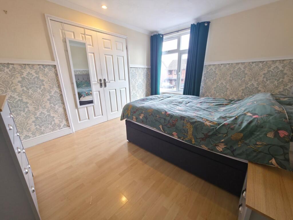 House in Nuneaton and Bedworth, Warwickshire - View 5