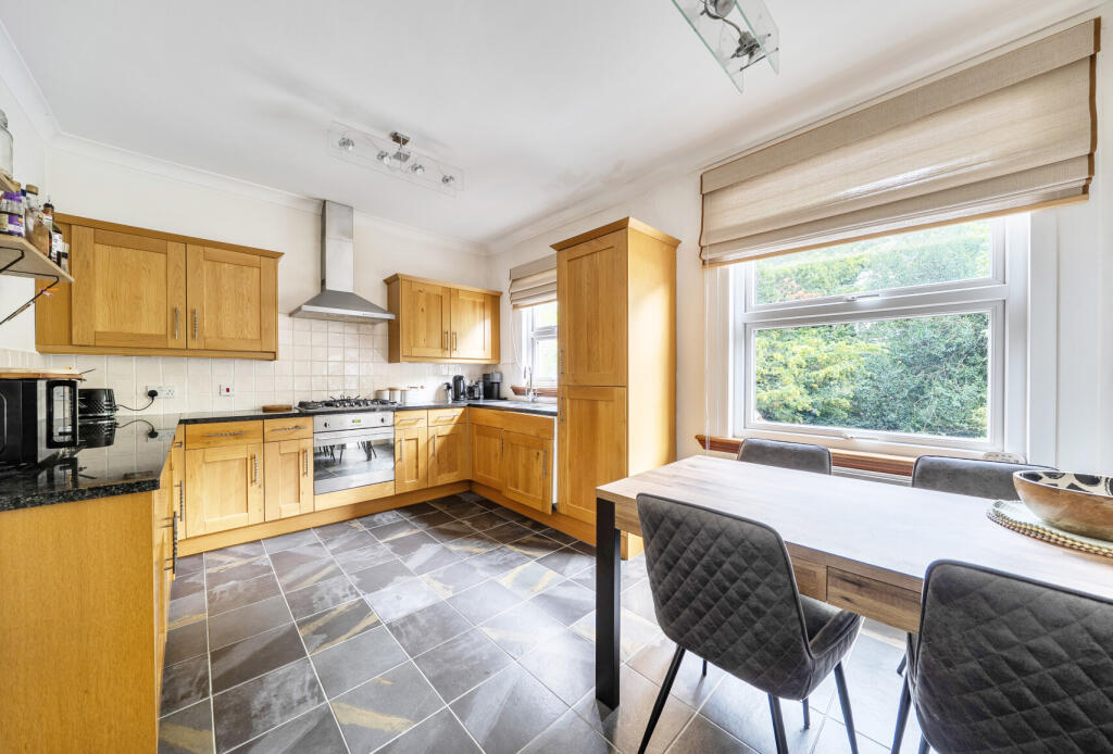 Apartment in Sevenoaks, Kippington - View 3