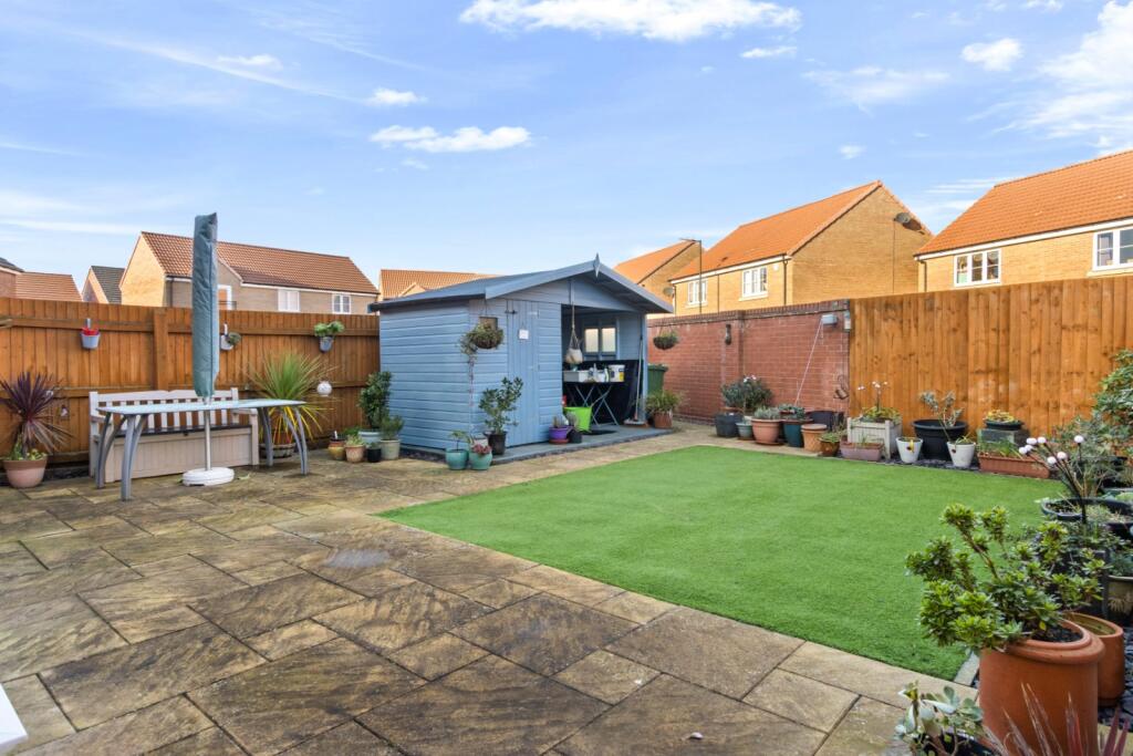 11 Sandgate Close photo 4