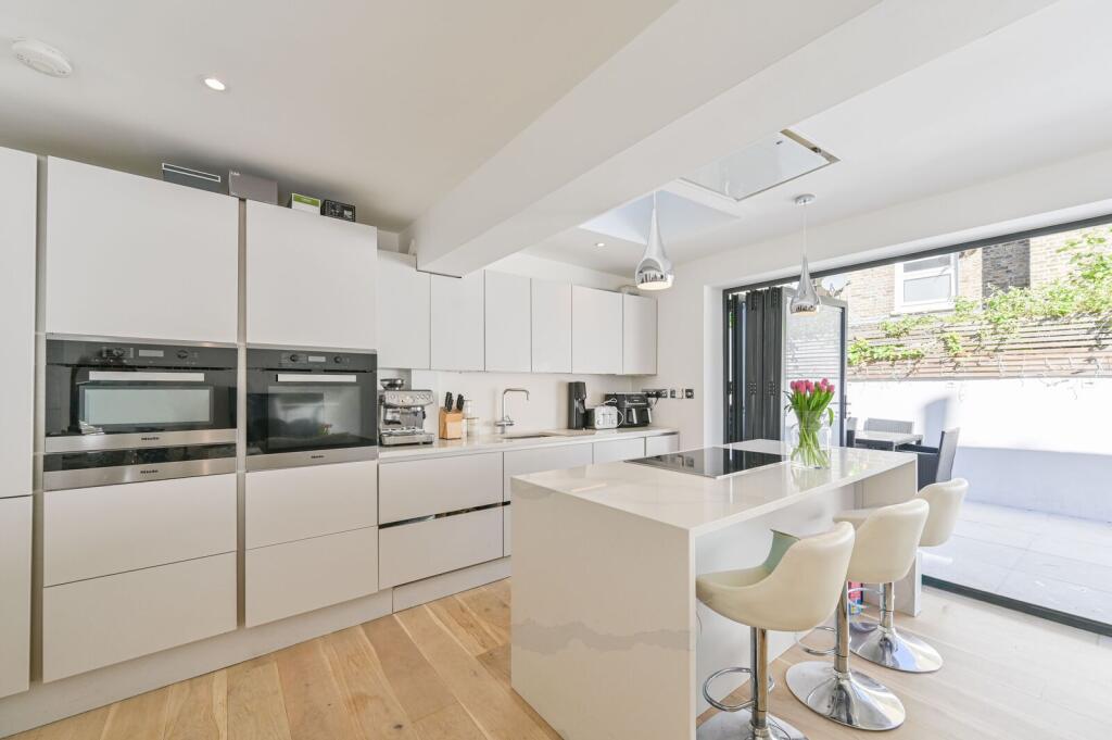 Apartment in London - View 3