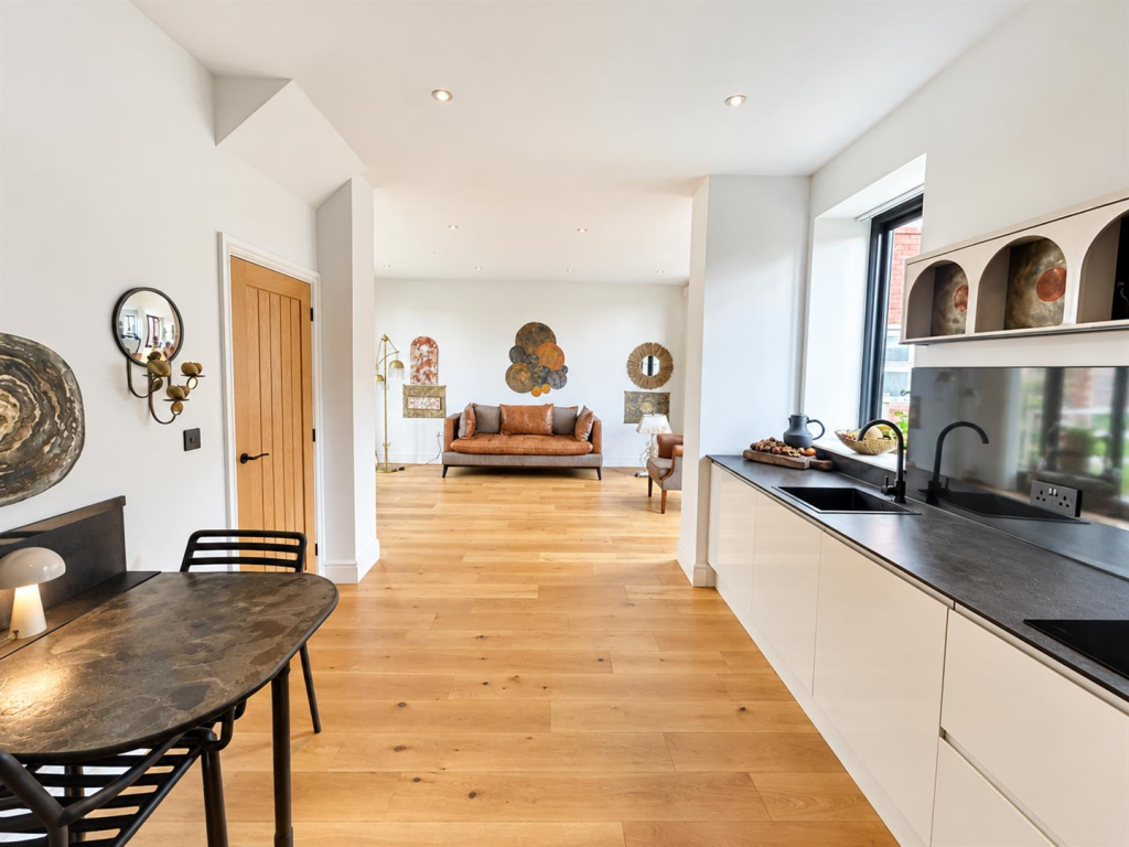 House in Taunton - View 4
