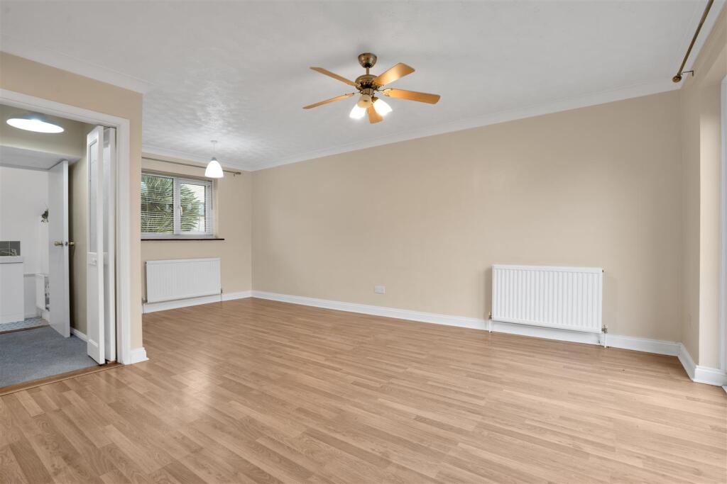 Taylor Drive, Lawford, Manningtree - More