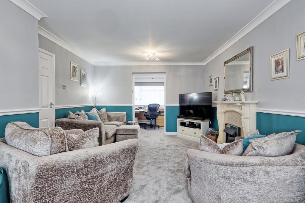 House in Southend-on-Sea - More