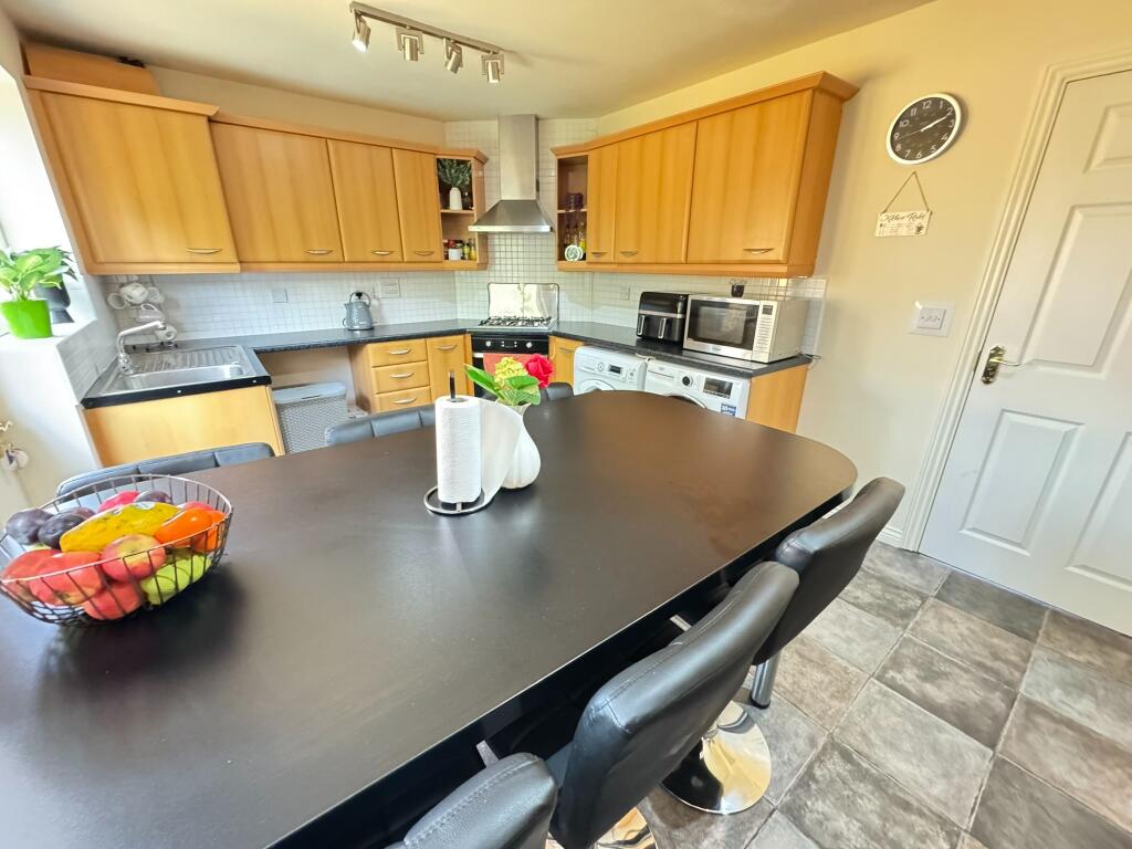 House in Walsall, West Midlands - More