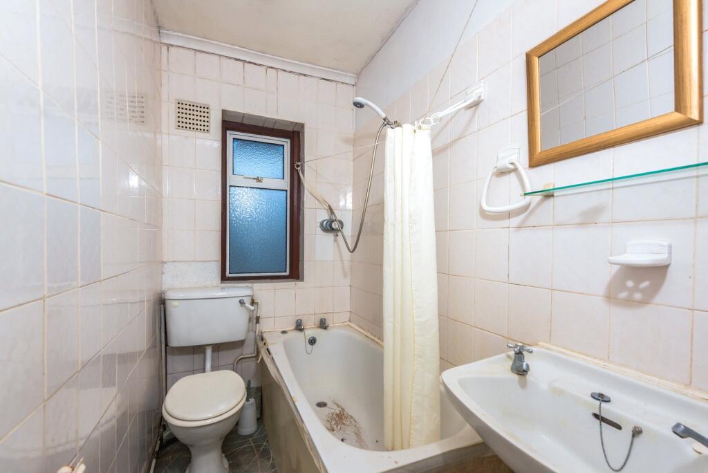 School Road, Ashford, Surrey, TW15 photo 4