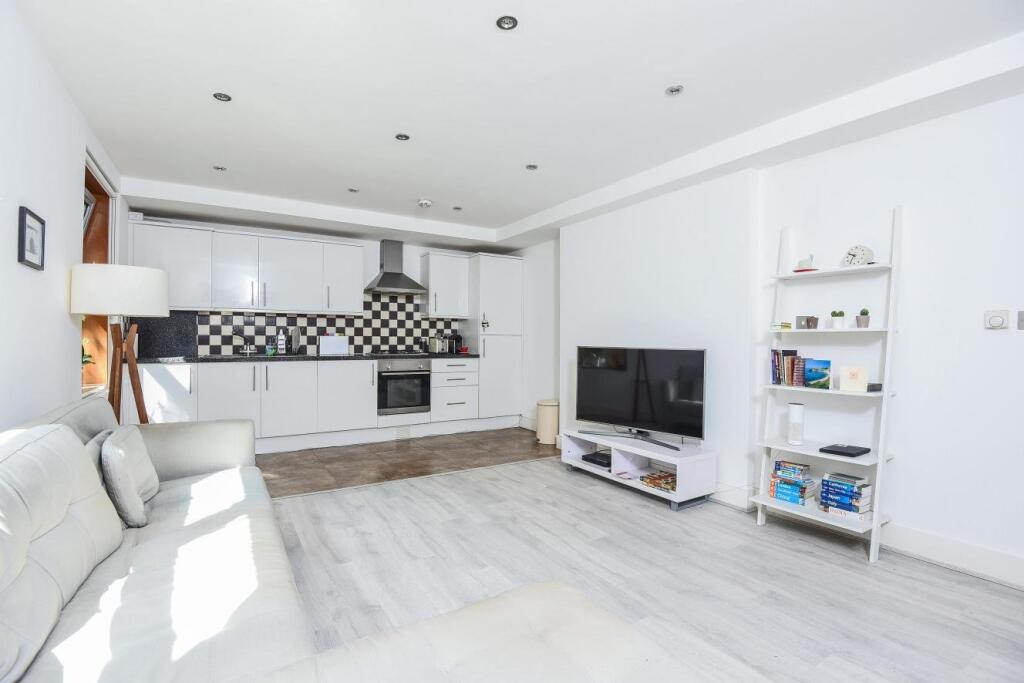 Apartment in London, Royal Borough of Kingston upon Thames - View 2