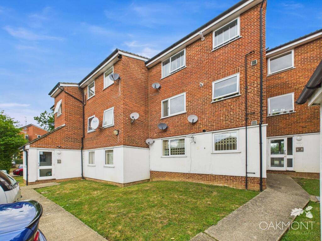 Main image of property: Droveway, Loughton