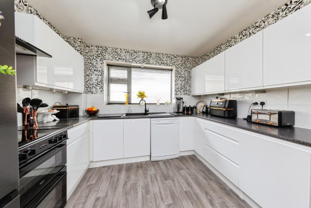 House in Carmarthen, Llangynnwr, Llangunnor - View 4
