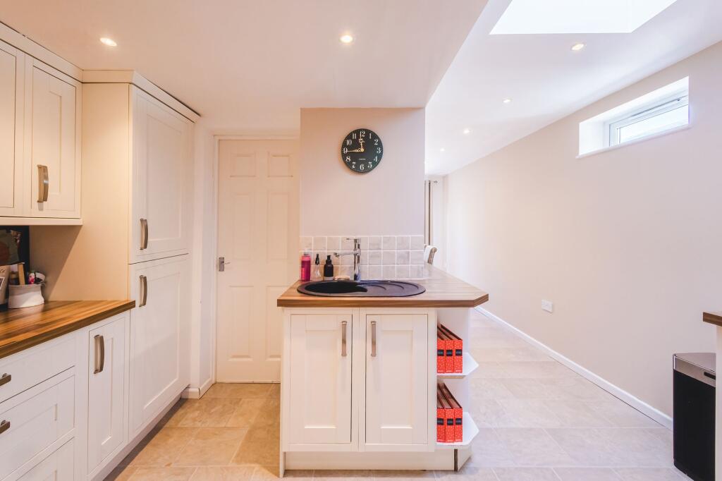 Woodland View, Swindon, SN4 photo 4