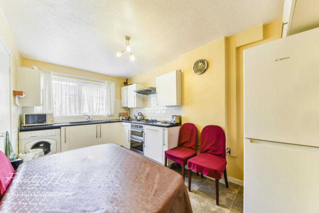 Main image of property: Approach Close, London N16