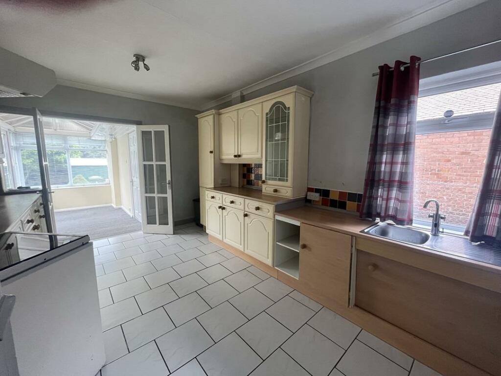 Camberley Drive, Wrexham photo 3