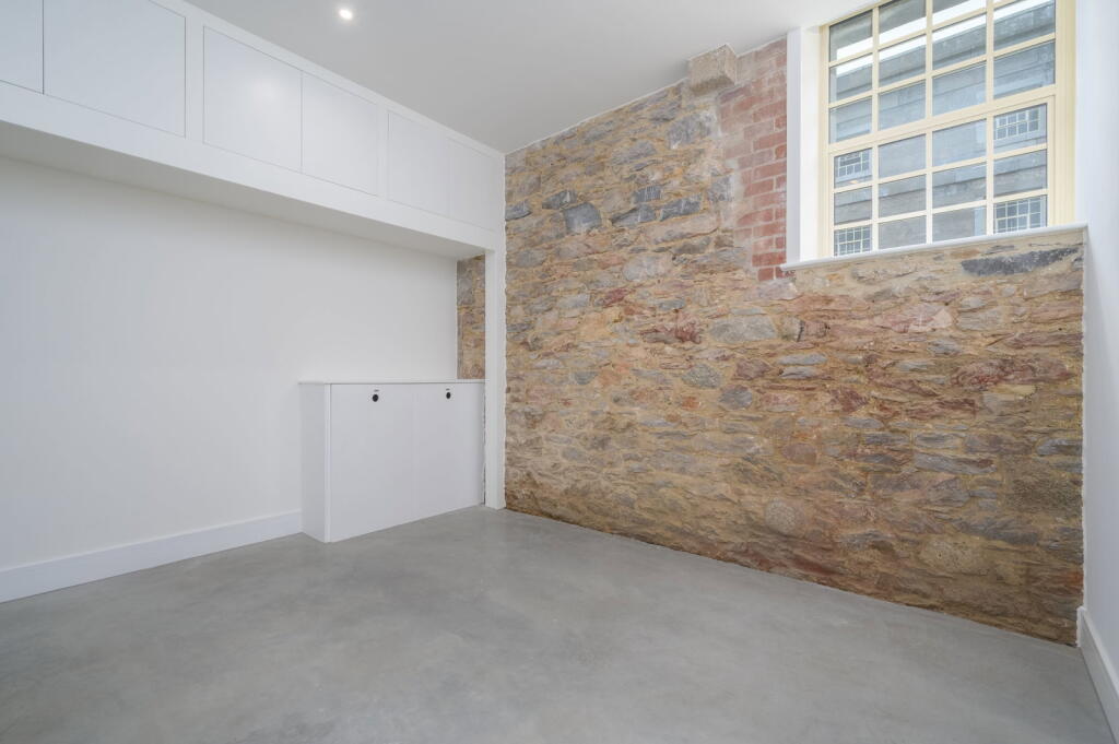 House in Plymouth - View 5