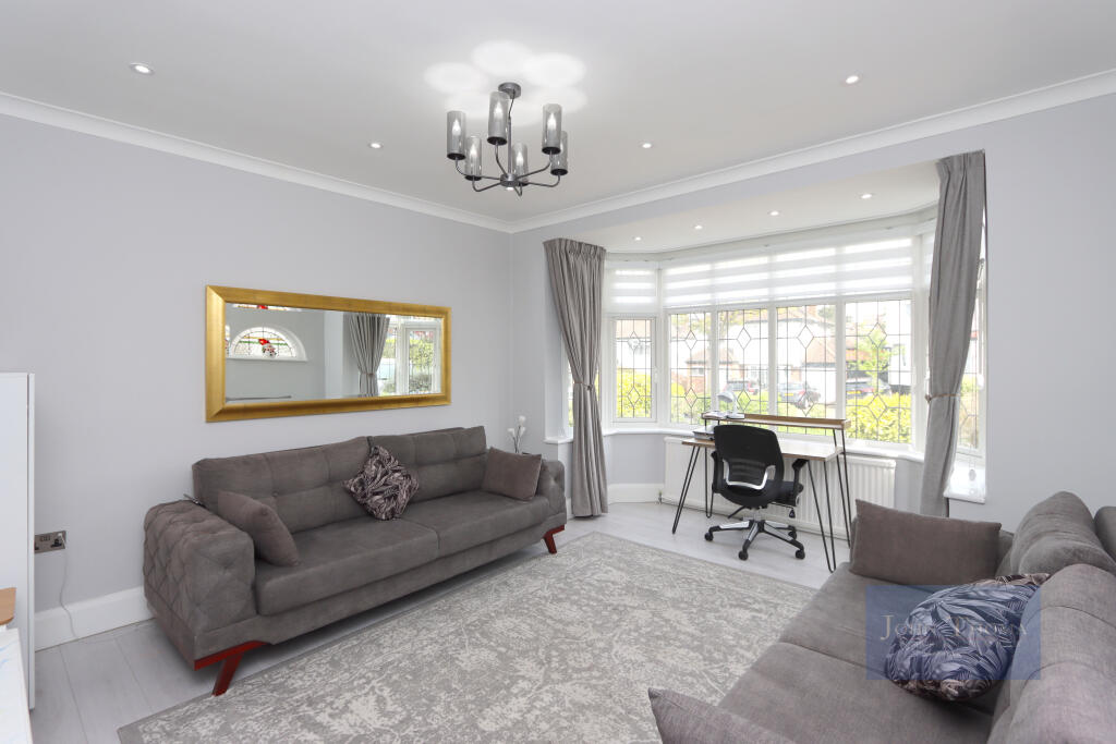 Fontayne Avenue, Chigwell, Essex, IG7 – další
