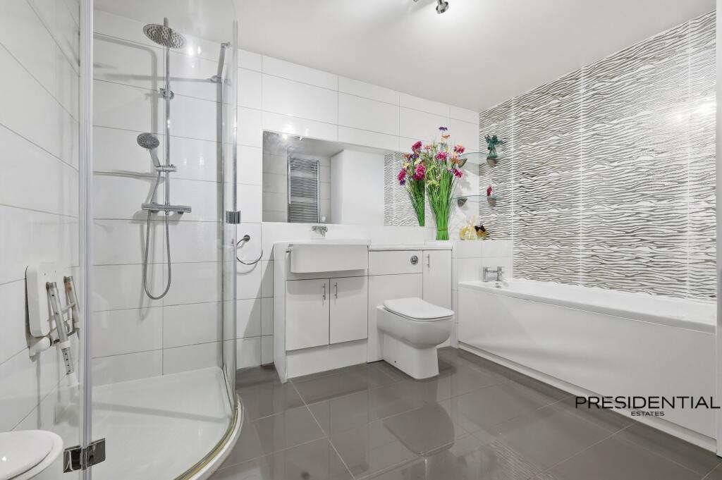 Ashton Court, 2 Connington Crescent, E4 photo 4