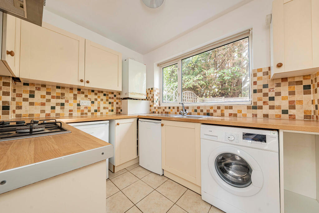 Apartment in Slough - View 4