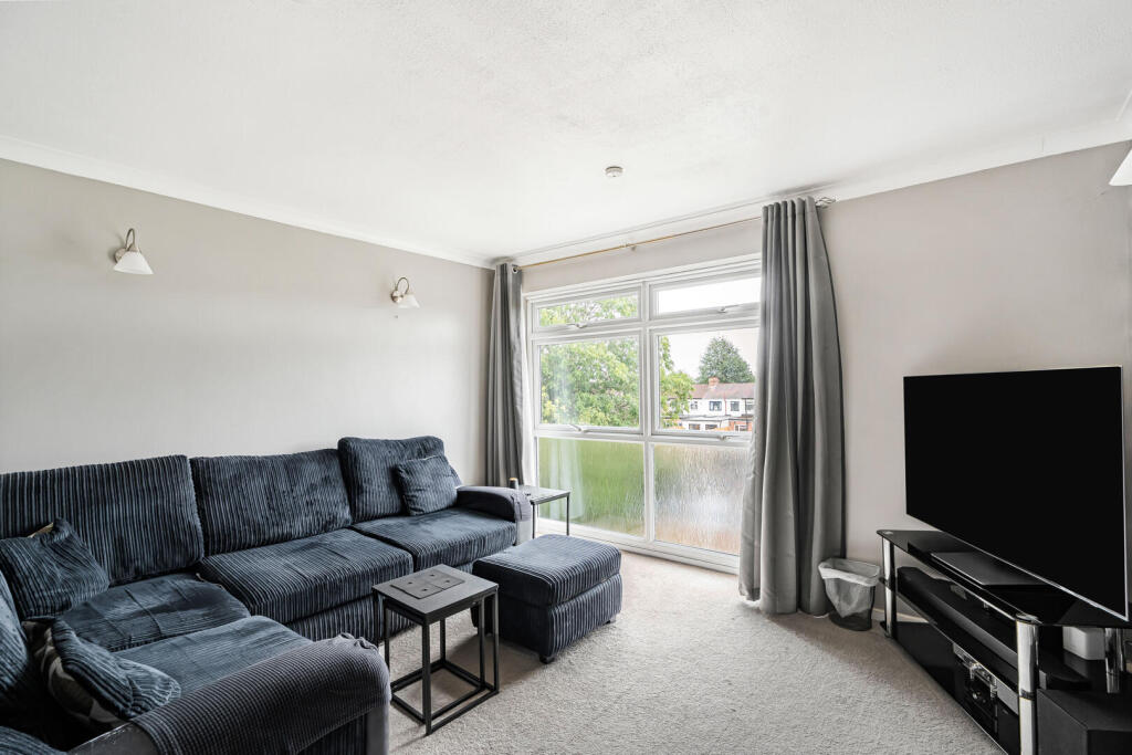 Apartment in London, Enfield Highway, Ponders End - View 4