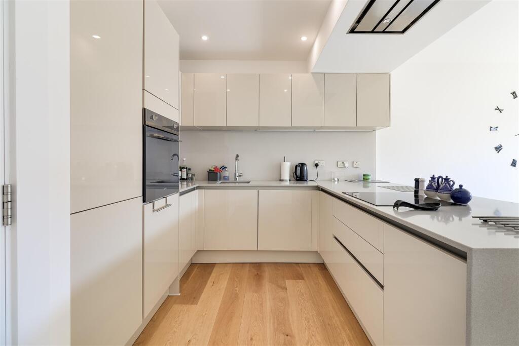 Apartment in Cambridge, Trumpington - View 4
