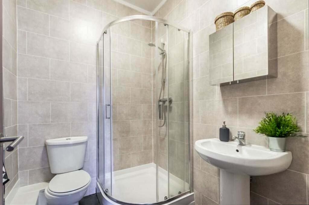 6 bedroom terraced house for rent