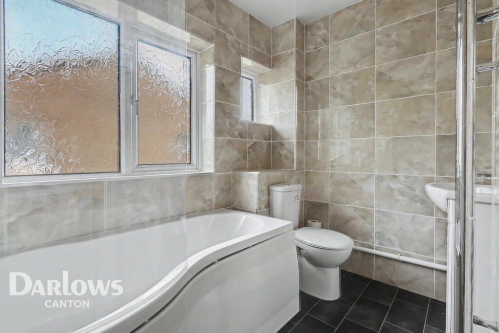 Apartment in Cardiff, Pentrebane, Fairwater - More