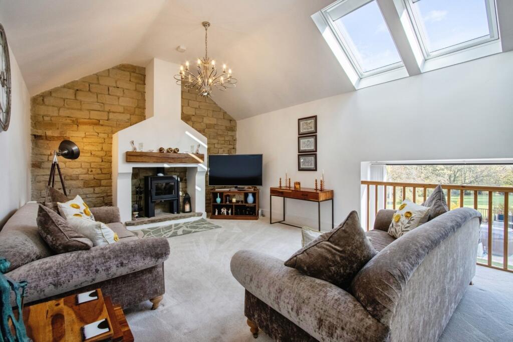 Sunny Bank Road, Batley, West Yorkshire, WF17 photo 2