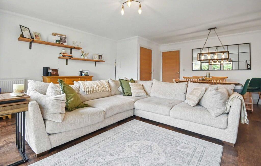 House in Waverley, Farnham - View 4