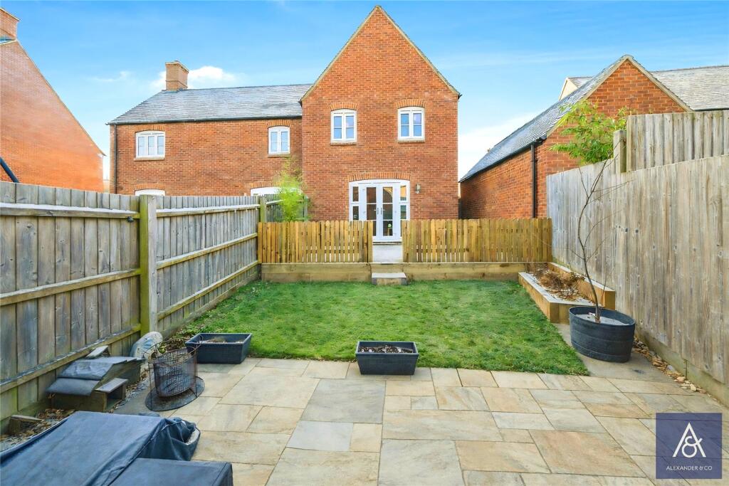 House in Brackley, West Northamptonshire - View 4