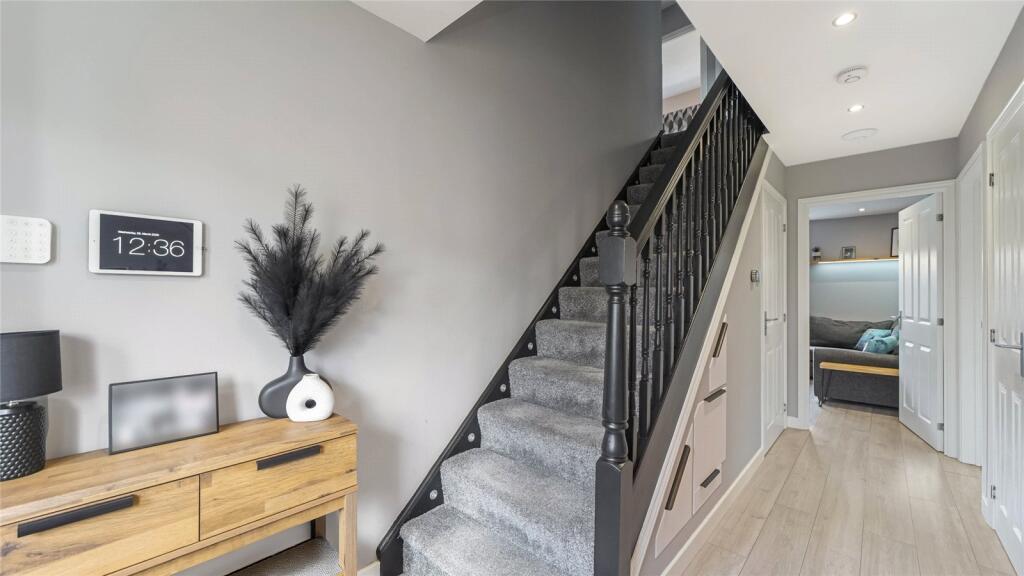 House in Motherwell, North Lanarkshire - More