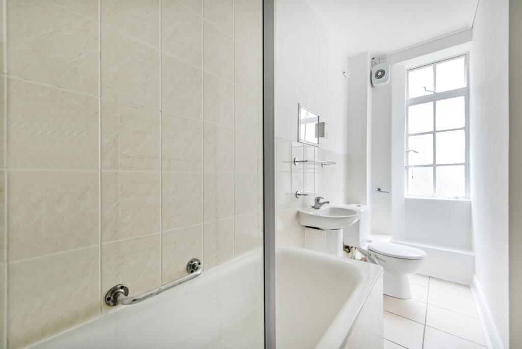Apartment in London - View 3