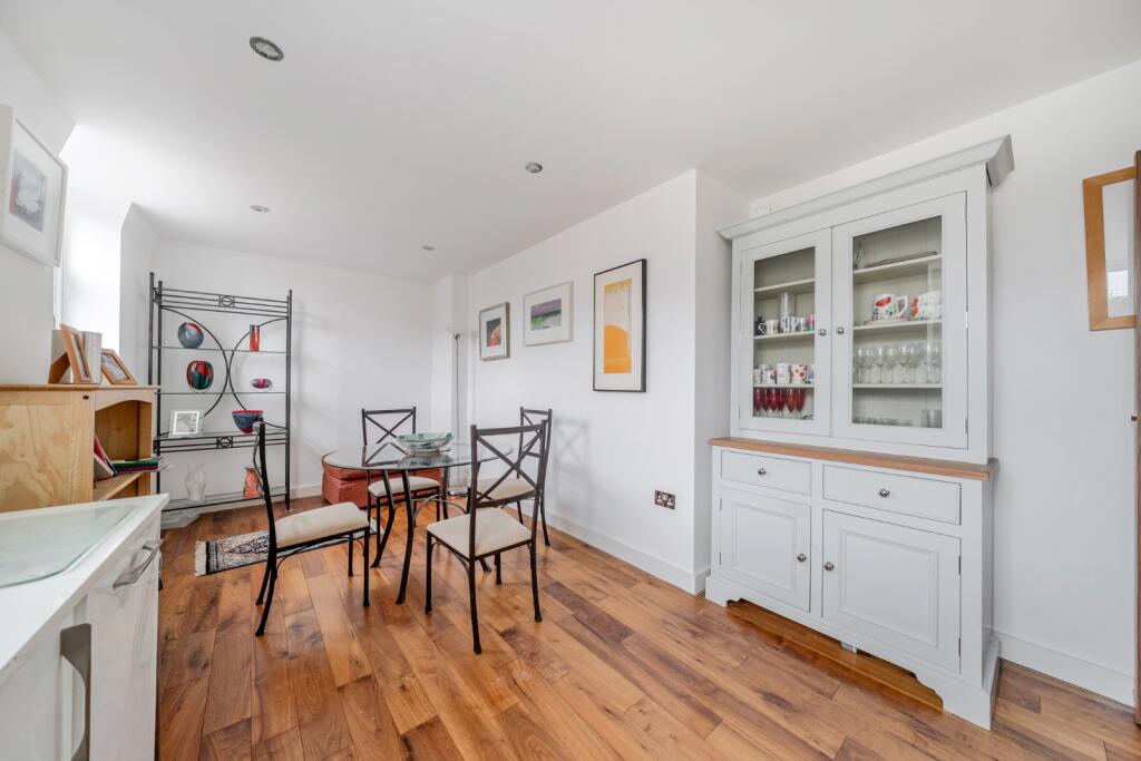 Apartment in London, Paddington - View 4