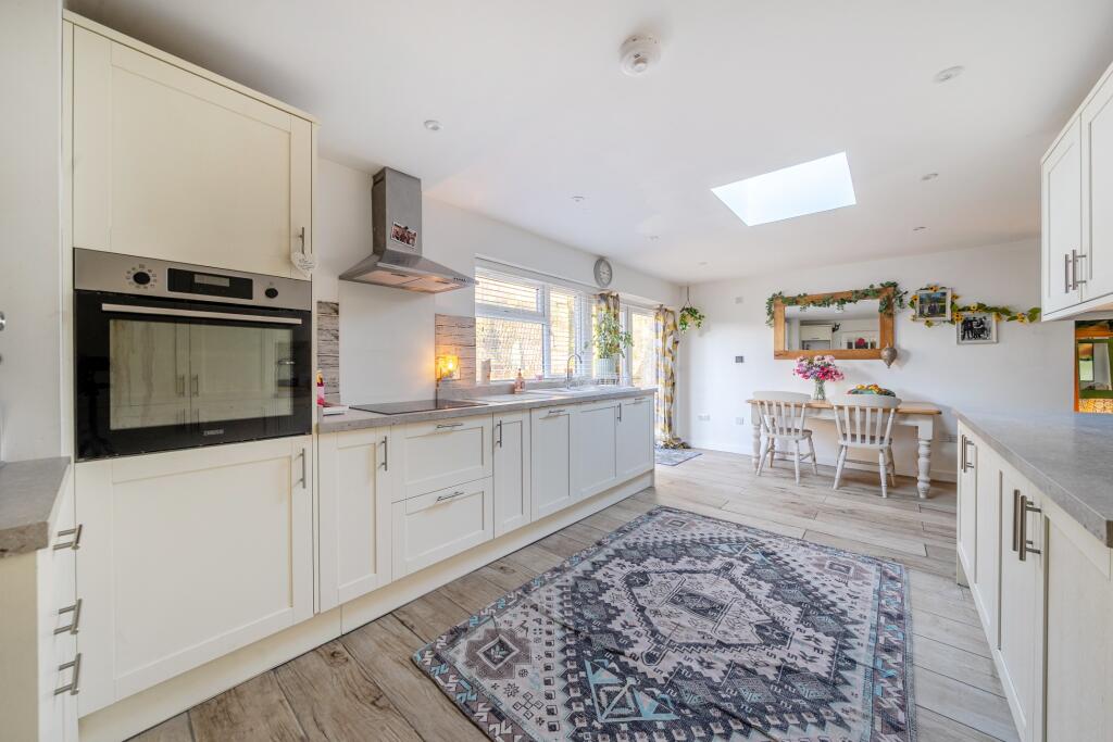 House in Farnham, Heath End - View 5