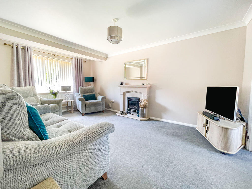 Thistle Road, Hedge End, SO30 photo 2