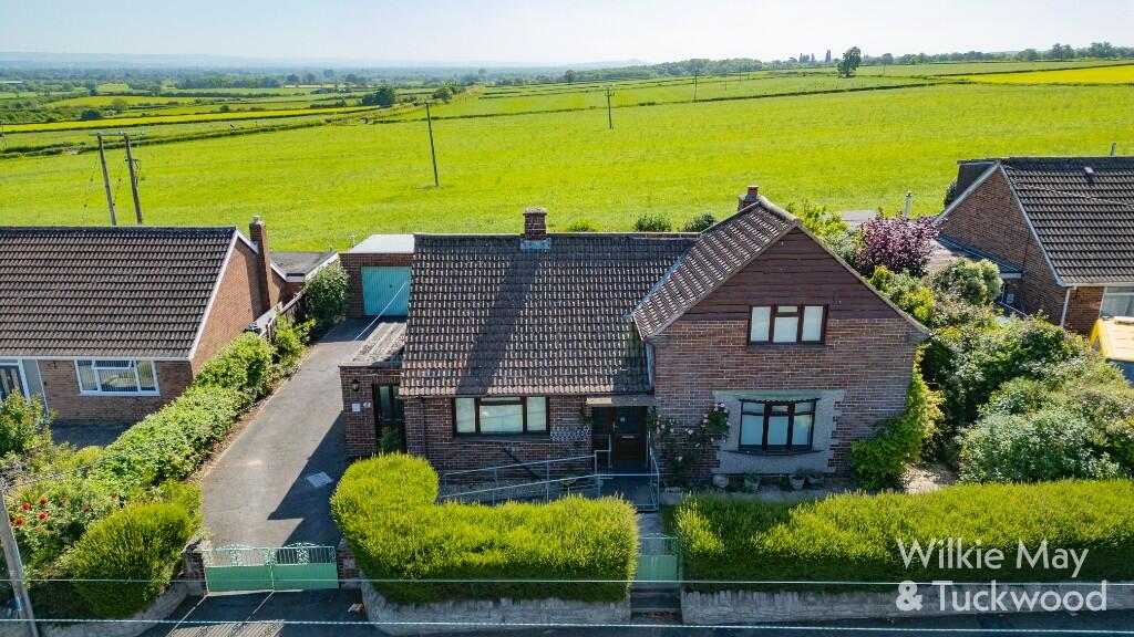 3-bed bungalow on Woolavington Hill, Woolavington, Bridgwater, TA7, £335,000