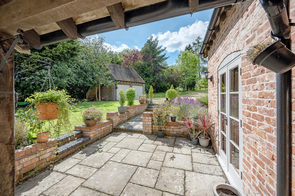 Main image of property: Kingswood Farm, Station Lane, Lapworth, Warwickshire