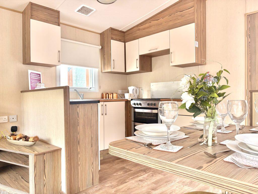 2-bed caravan on Sand le Mere Holiday Park – Yorkshire, £26,995