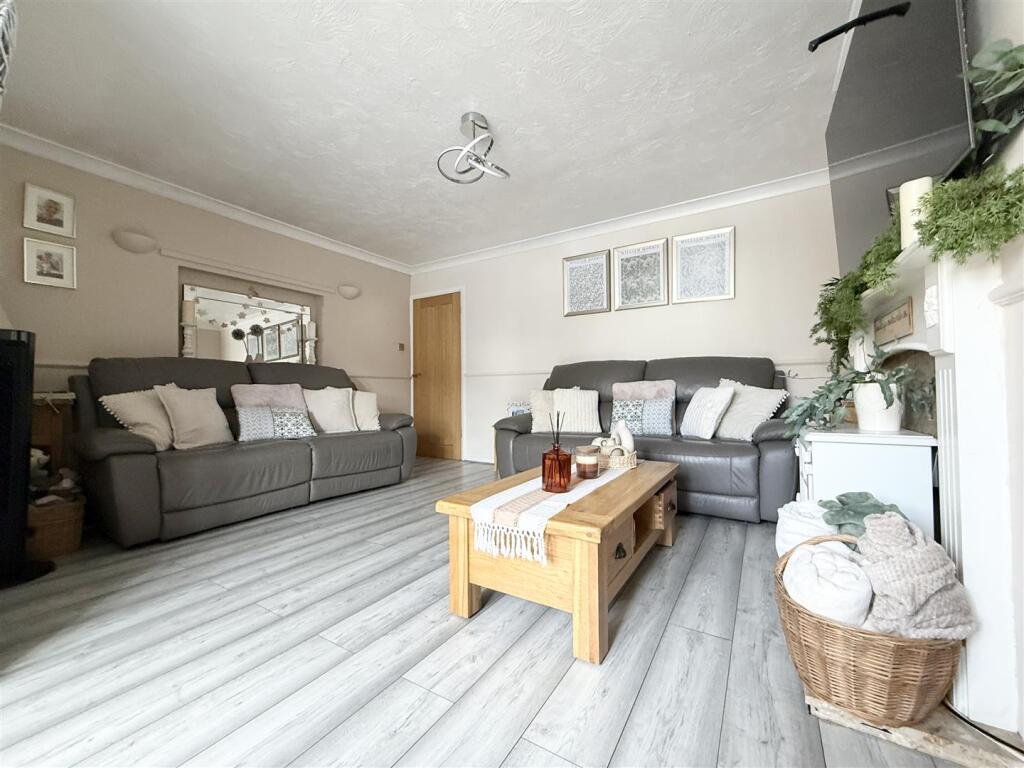 House in Blaby, Cosby - More